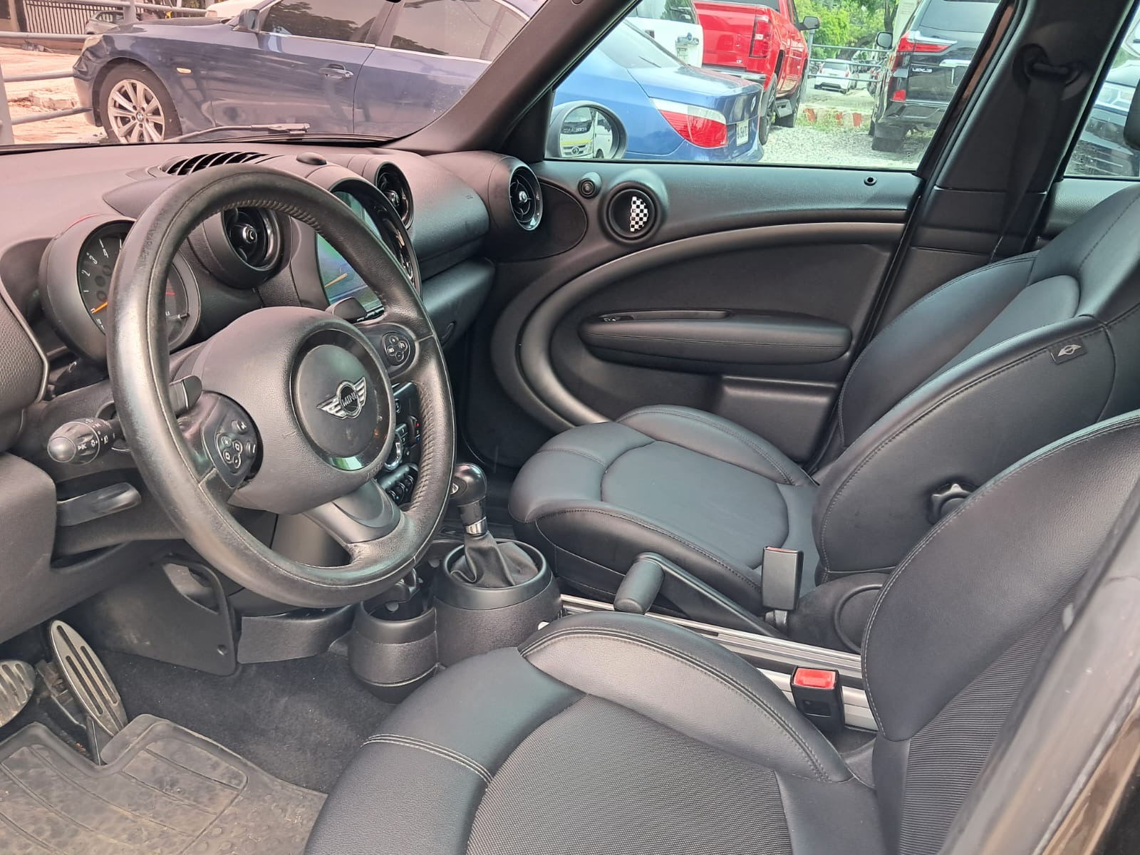 Dale un toque de estilo y potencia a tus días con este Mini Cooper Cou Foto 7315947-6.jpg