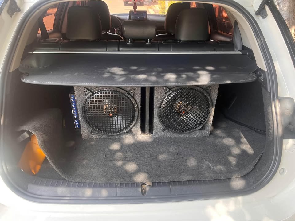 Vendo Cajon de Bajos para vehículos JBL con 2 Subwoofer 1000 watts Foto 7316350-2.jpg