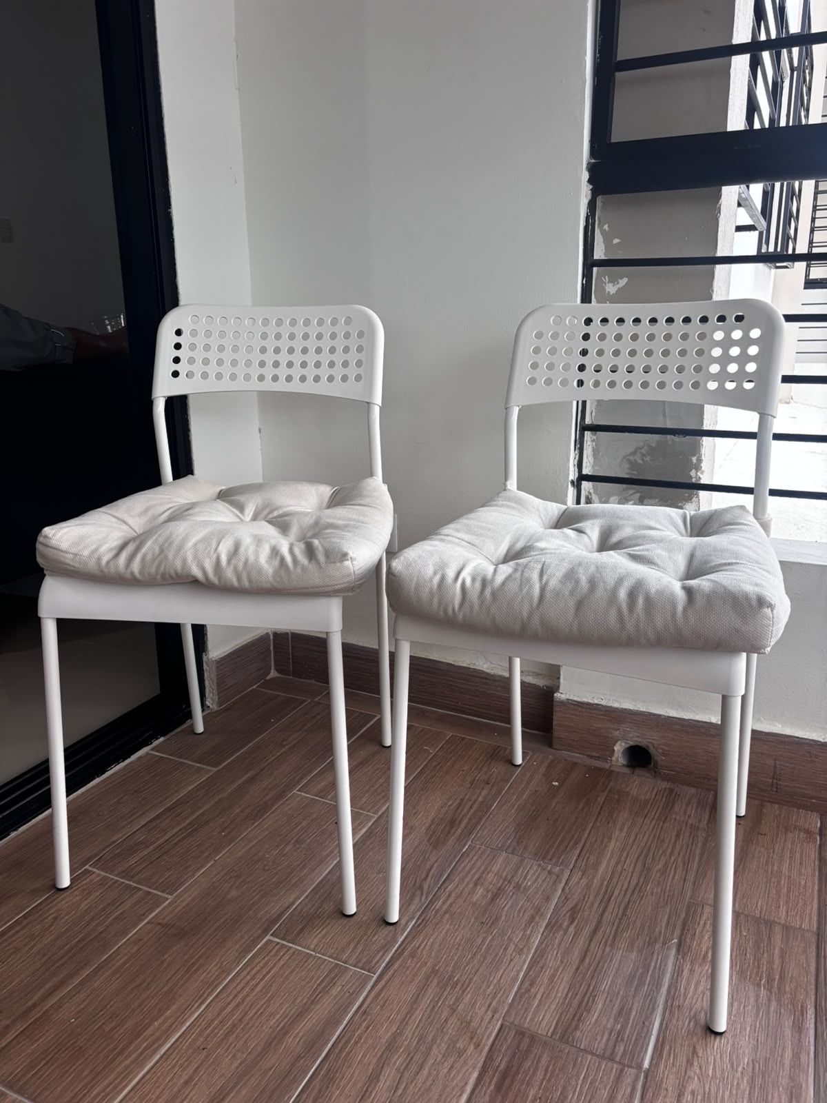 Silla tipo comedor con su cojín incluido x4 Foto 7316352-2.jpg