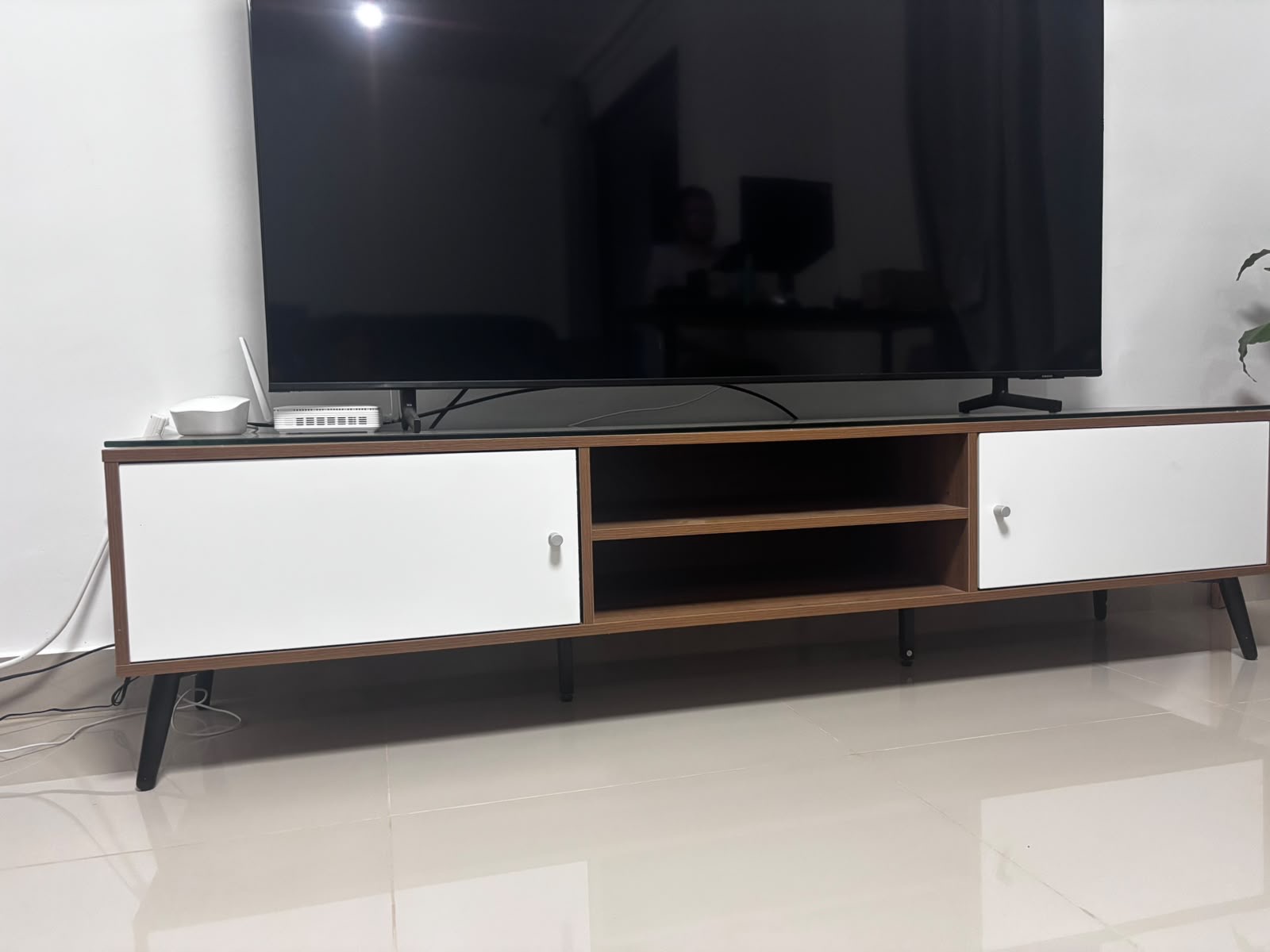 Mueble de TV con vidrio incluido  1.80x40 cm  Foto 7316353-1.jpg