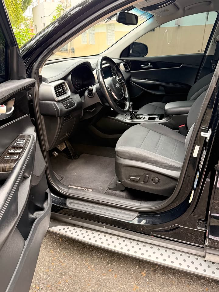 KIA SORENTO 2019  4x4  CLEAN CARFAX 3 FILAS ASIENTOS  EXCELENTE CONDIC Foto 7316861-5.jpg