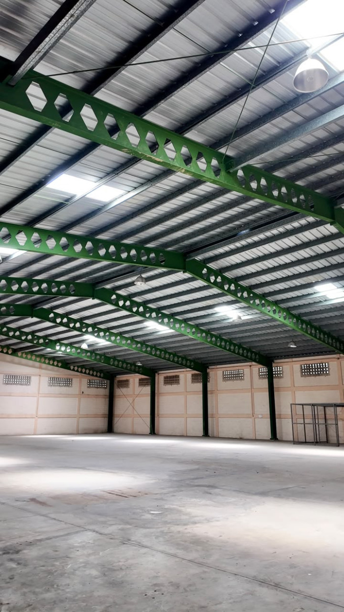 industrial Warehouse for Lease  Located in Herrera  Recently Vacated Foto 7317260-3.jpg