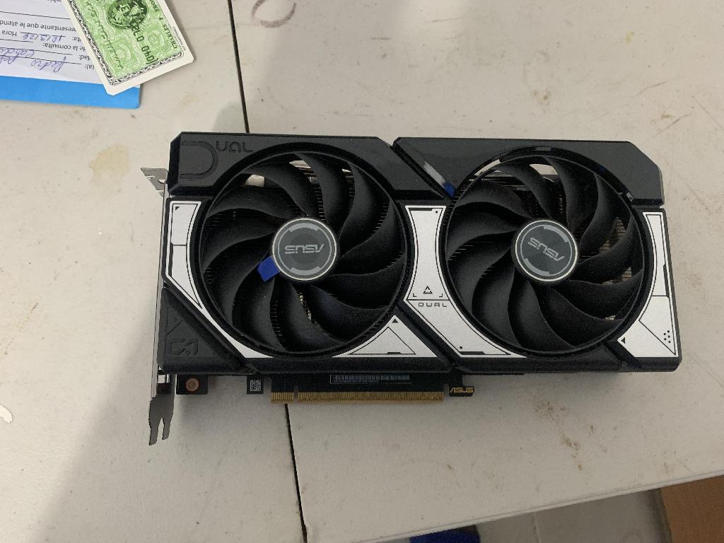 Vendo GForce RTX 5060 y control Xbox series  X en muy buenas condicion Foto 7317486-1.jpg