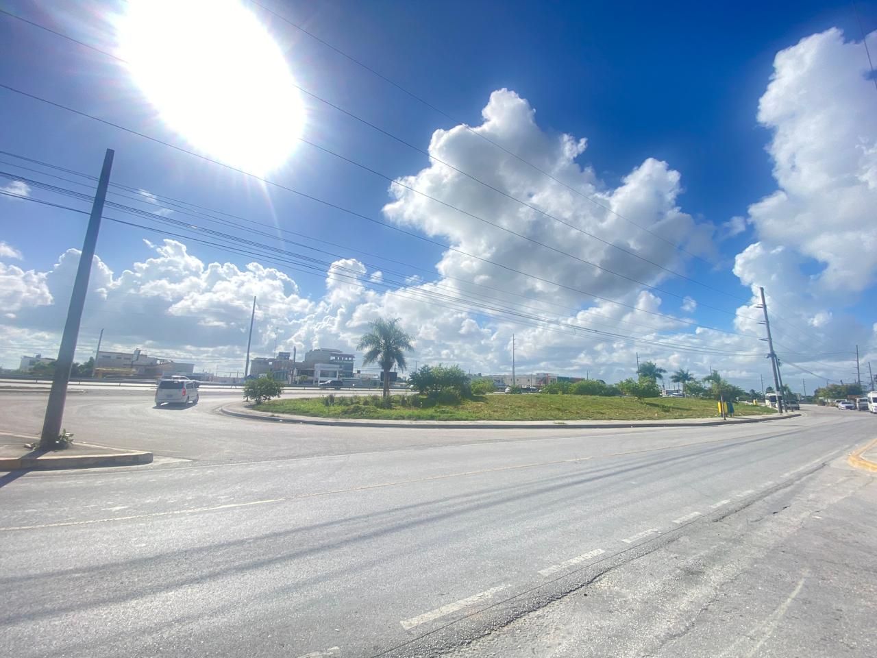 Vendo Local Comercial de 485 Mts.2 en Av. Estados Unidos BAVARO por de Foto 7317631-13.jpg