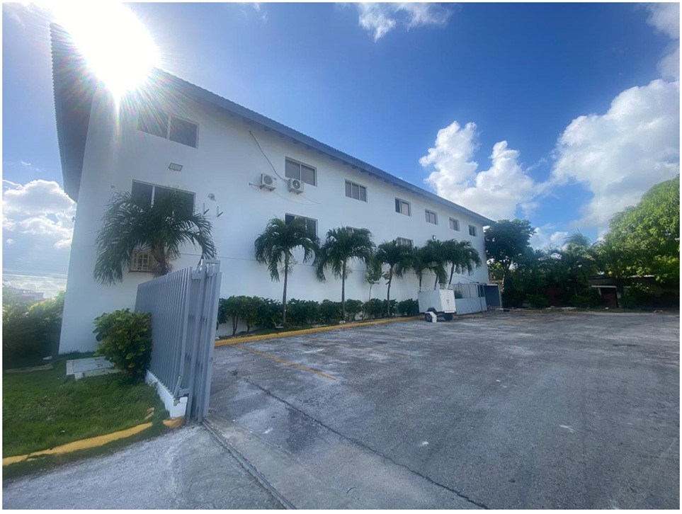 Vendo Local Comercial de 485 Mts.2 en Av. Estados Unidos BAVARO por de Foto 7317631-7.jpg