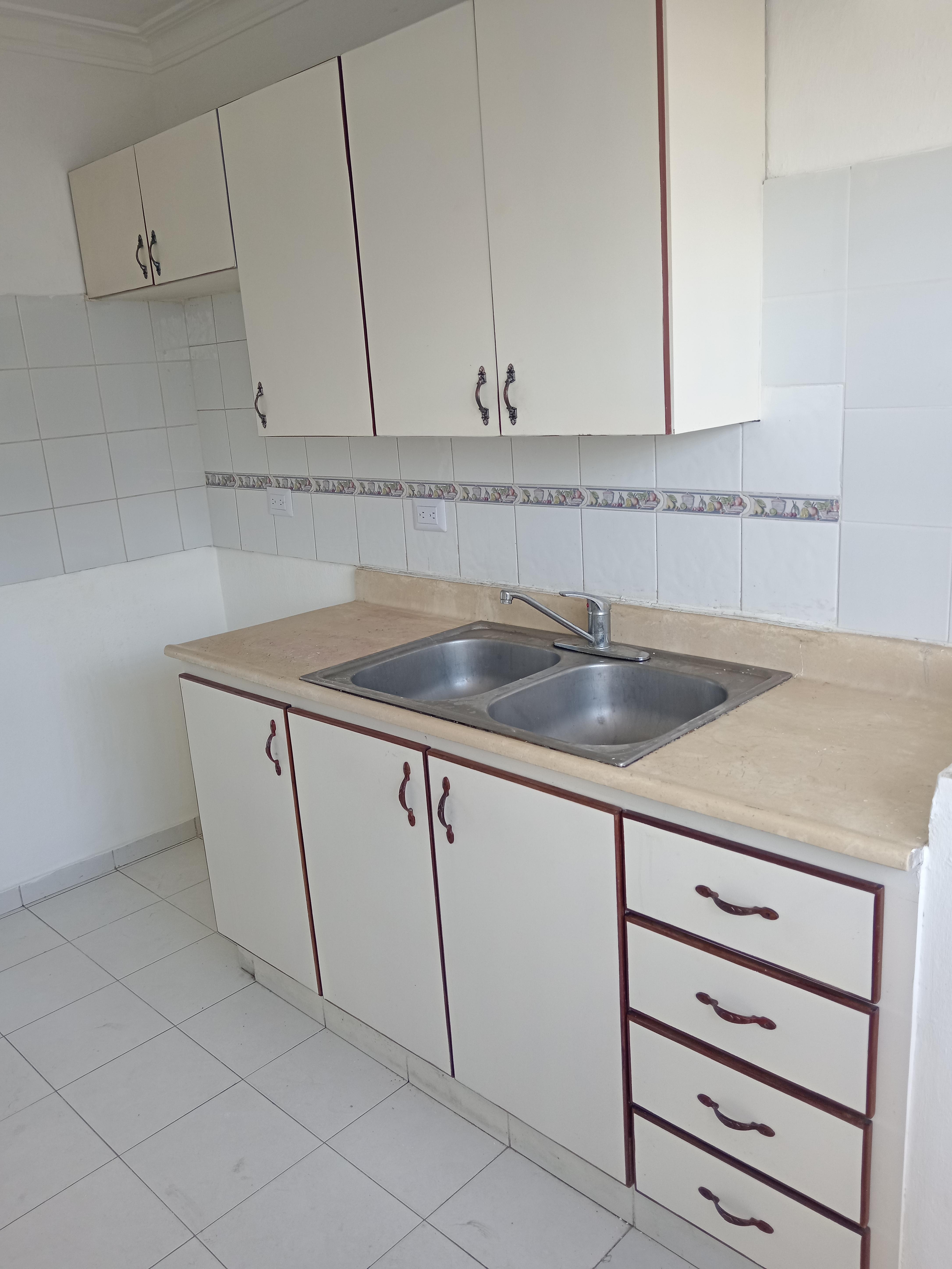 RENTO APARTAMENTO CERCANO AL COLEGIO SEK ARROYO HONDO 3ER PISO Foto 7317794-14.jpg