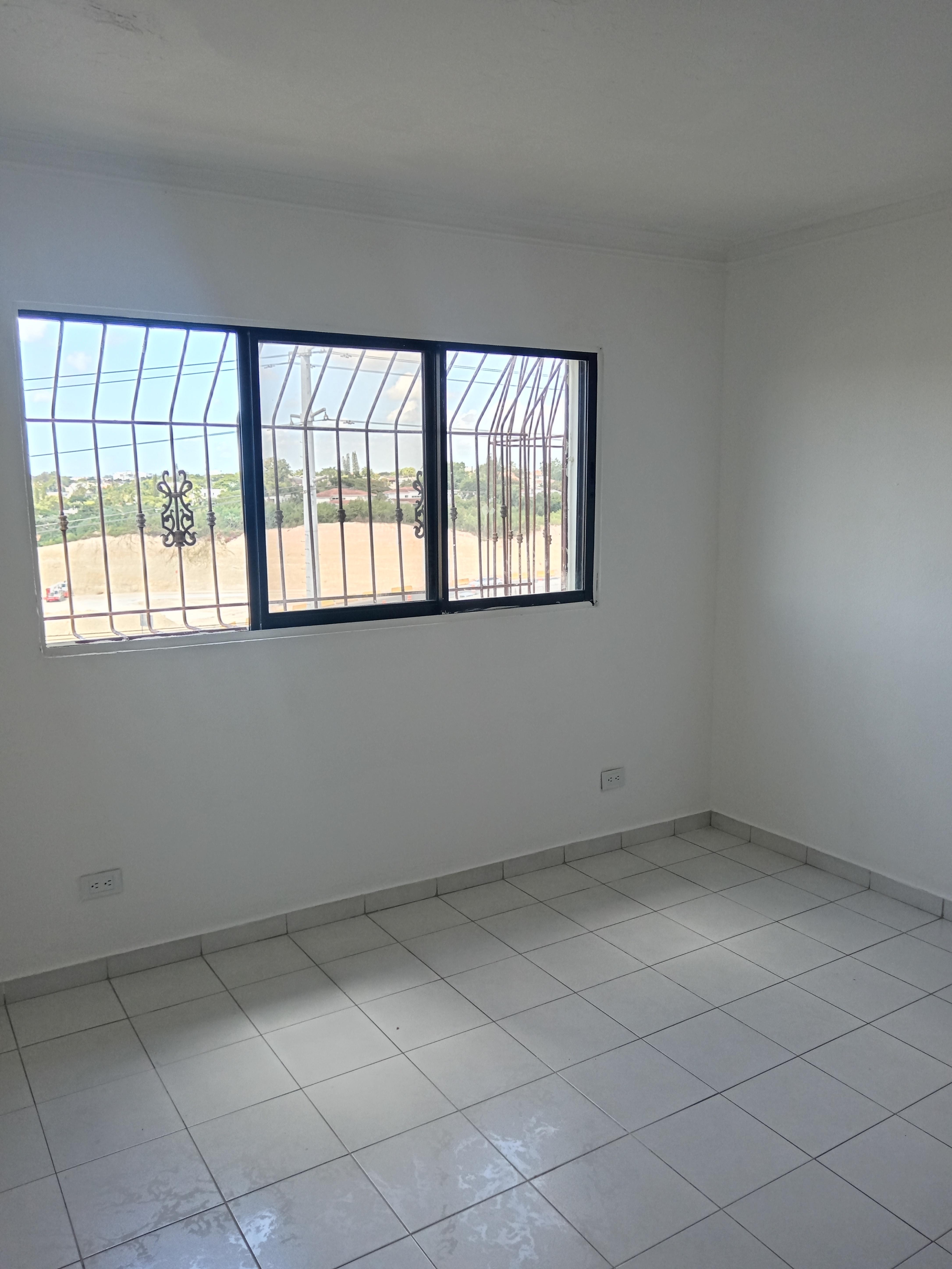 RENTO APARTAMENTO CERCANO AL COLEGIO SEK ARROYO HONDO 3ER PISO Foto 7317794-3.jpg