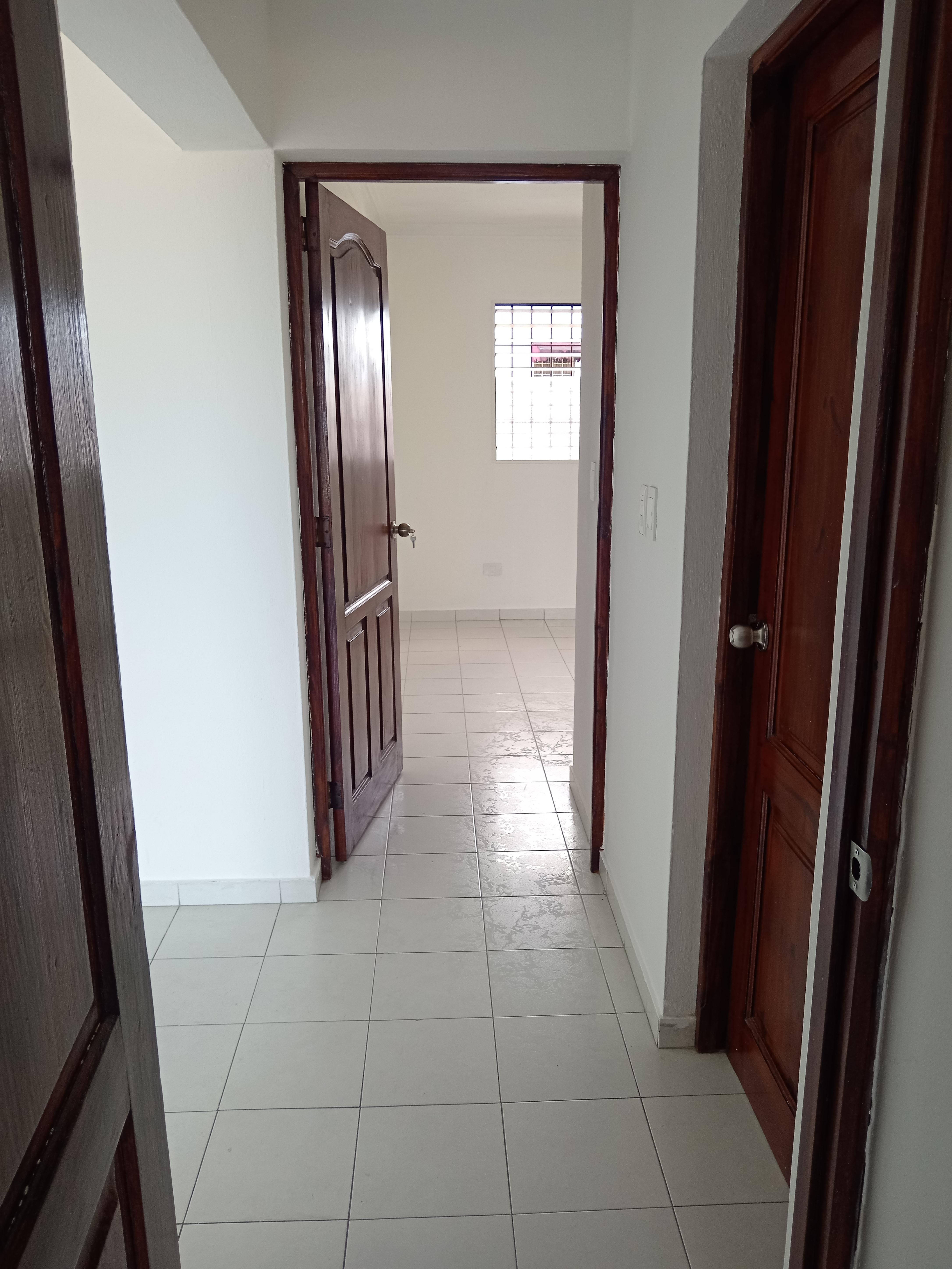 RENTO APARTAMENTO CERCANO AL COLEGIO SEK ARROYO HONDO 3ER PISO Foto 7317794-4.jpg