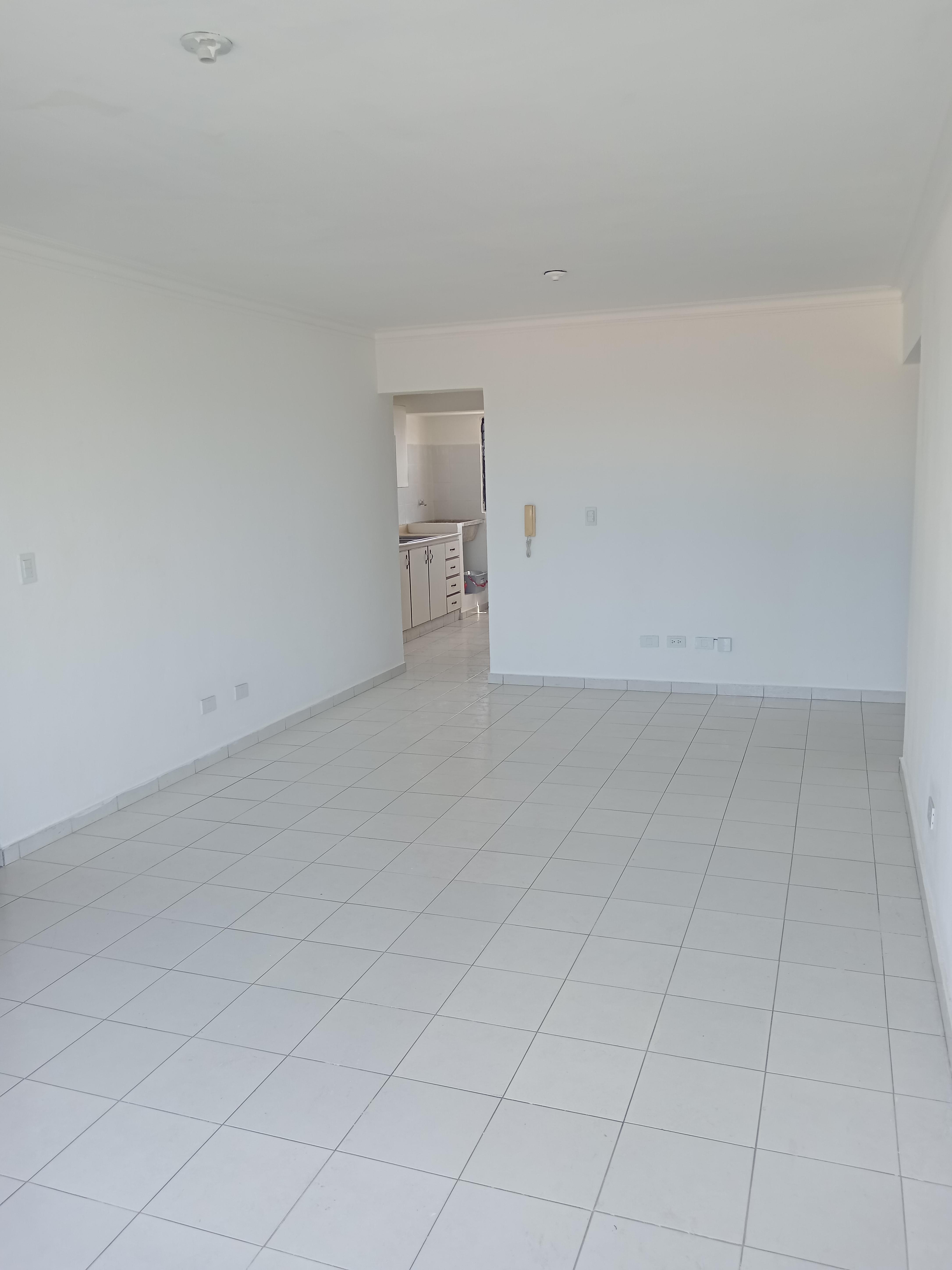 RENTO APARTAMENTO CERCANO AL COLEGIO SEK ARROYO HONDO 3ER PISO Foto 7317794-8.jpg