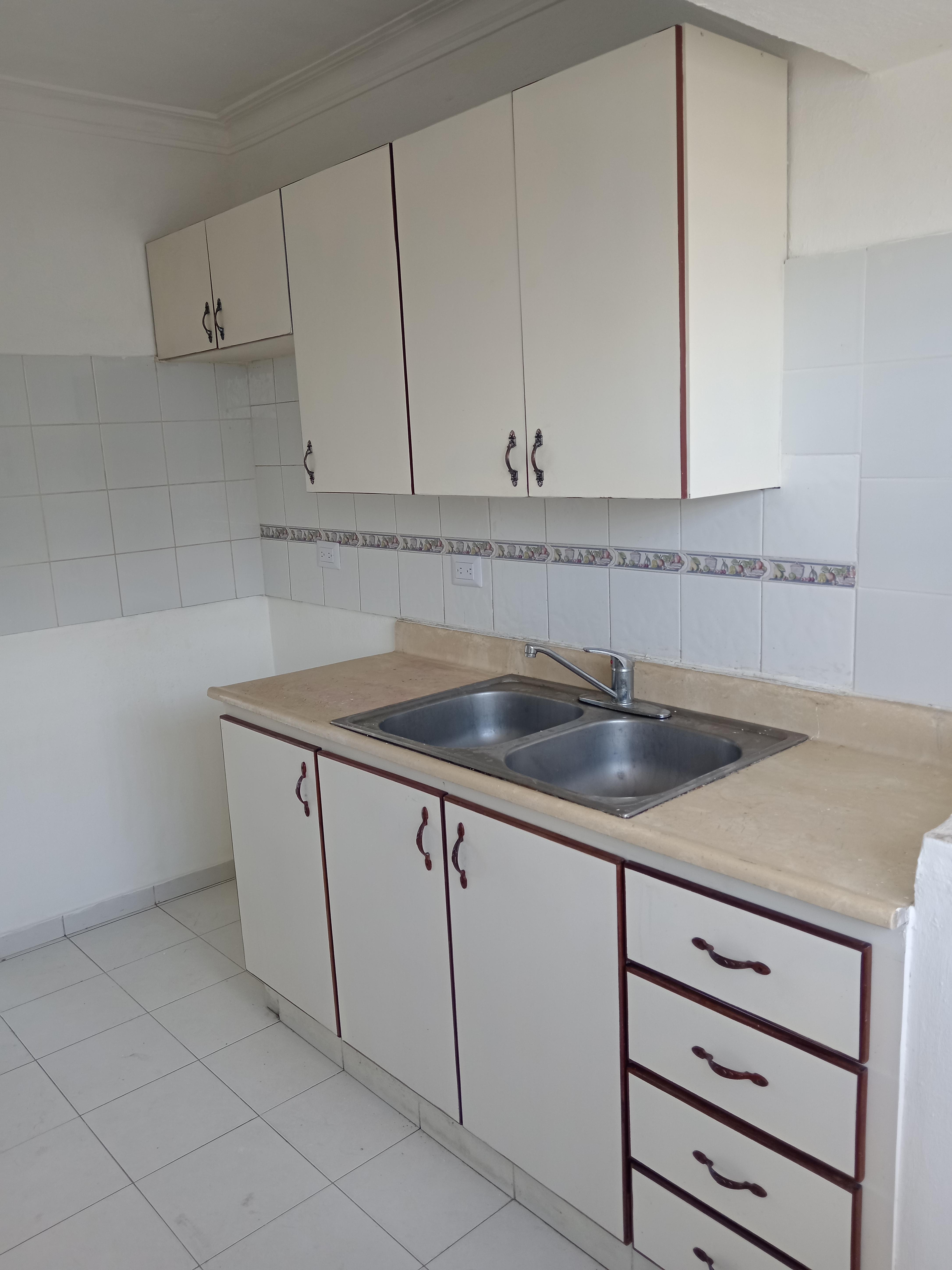 RENTO APARTAMENTO CERCANO AL COLEGIO SEK ARROYO HONDO 3ER PISO Foto 7317794-9.jpg