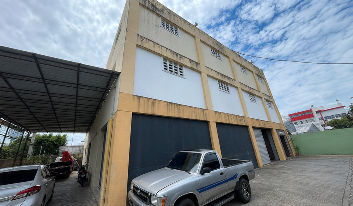 Edificio Comercial en Venta o Alquiler Ensanche Kennedy Foto 7317897-3.jpg