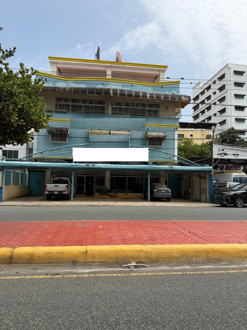 Edificio Comercial y con apartamentos en Urb. Renacimiento de 536.49 m Foto 7318035-2.jpg