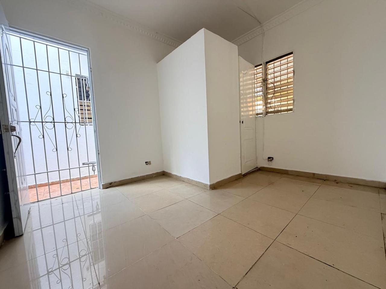 VENDO 2 locales comerciales  Casa con patio LISTA para NEGOCIO O INVER Foto 7318165-11.jpg