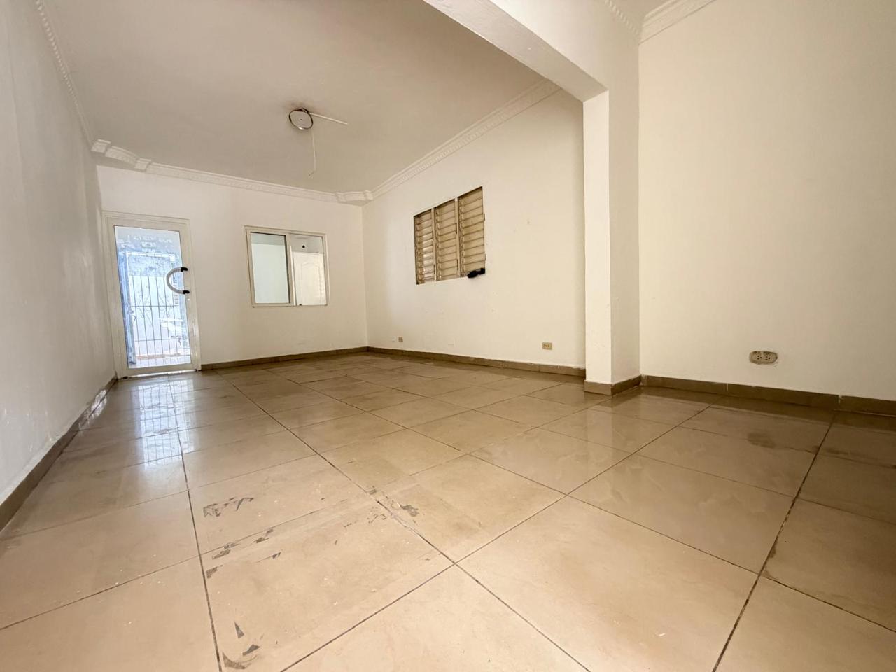 VENDO 2 locales comerciales  Casa con patio LISTA para NEGOCIO O INVER Foto 7318165-12.jpg