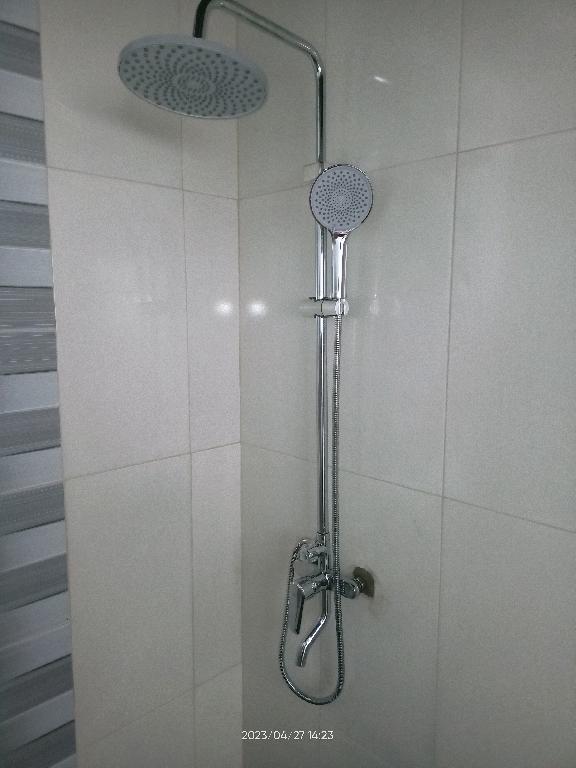 Ducha superficial para baño  Foto 7318610-1.jpg
