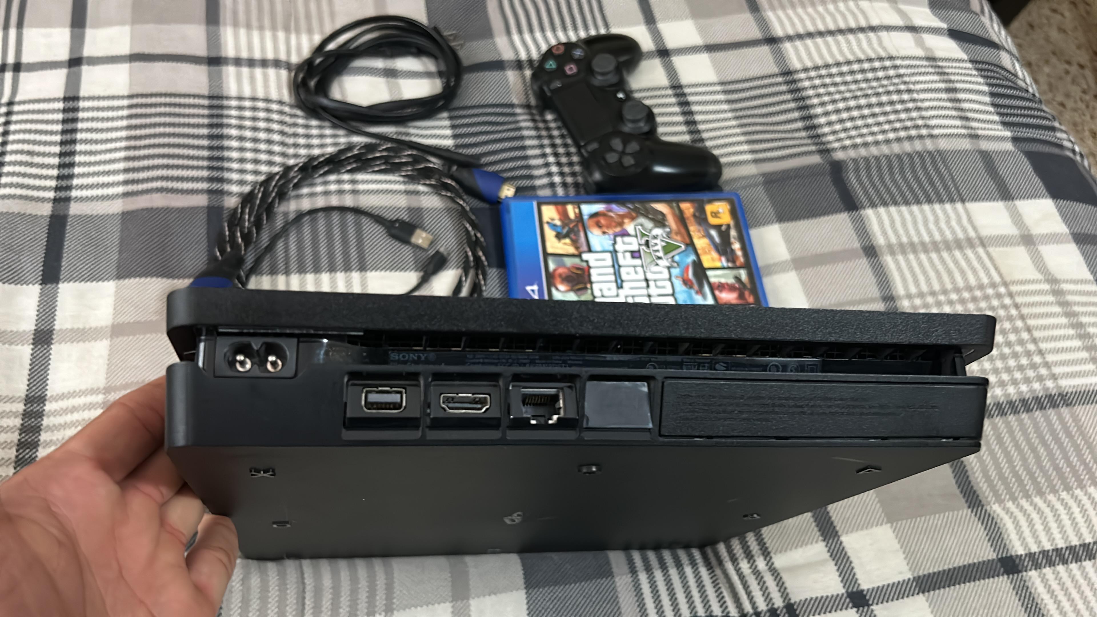 PS4 Slim 1TB Cómo nuevo! Foto 7318651-4.jpg