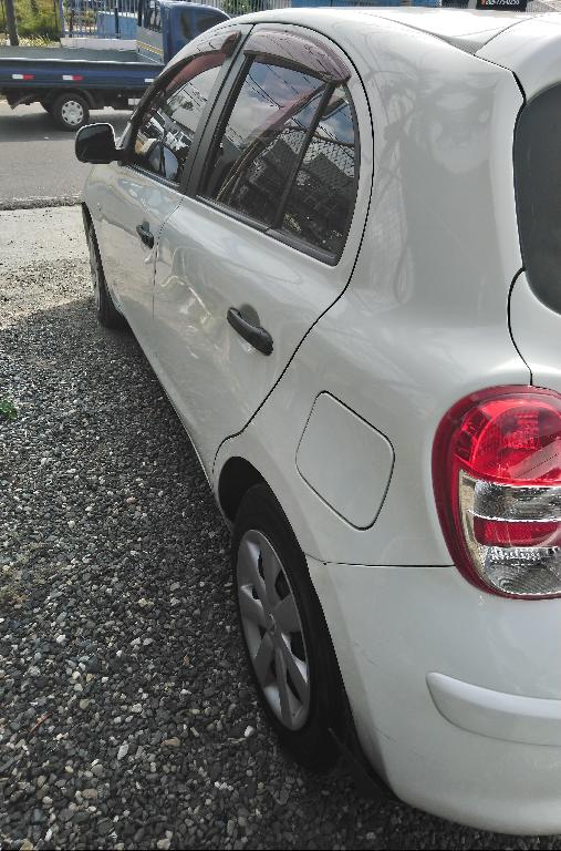 Nissan March año 2013 color exterior Blanco Perla  Foto 7319036-2.jpg