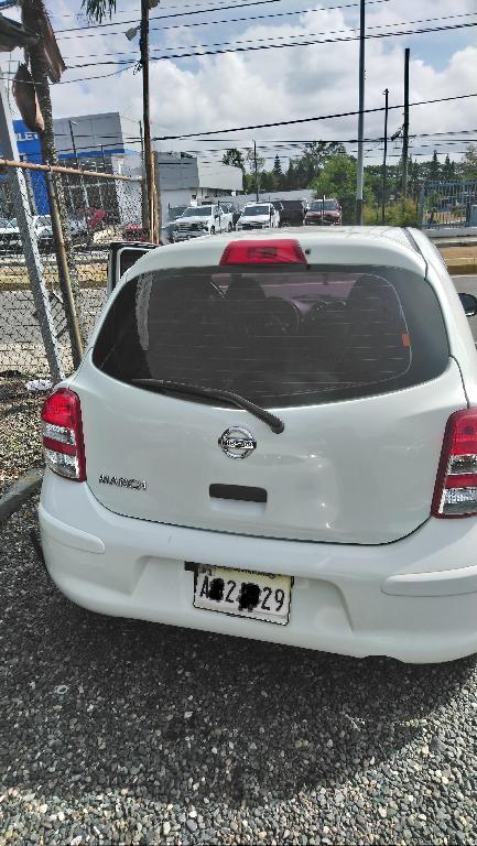 Nissan March año 2013 color exterior Blanco Perla  Foto 7319036-4.jpg