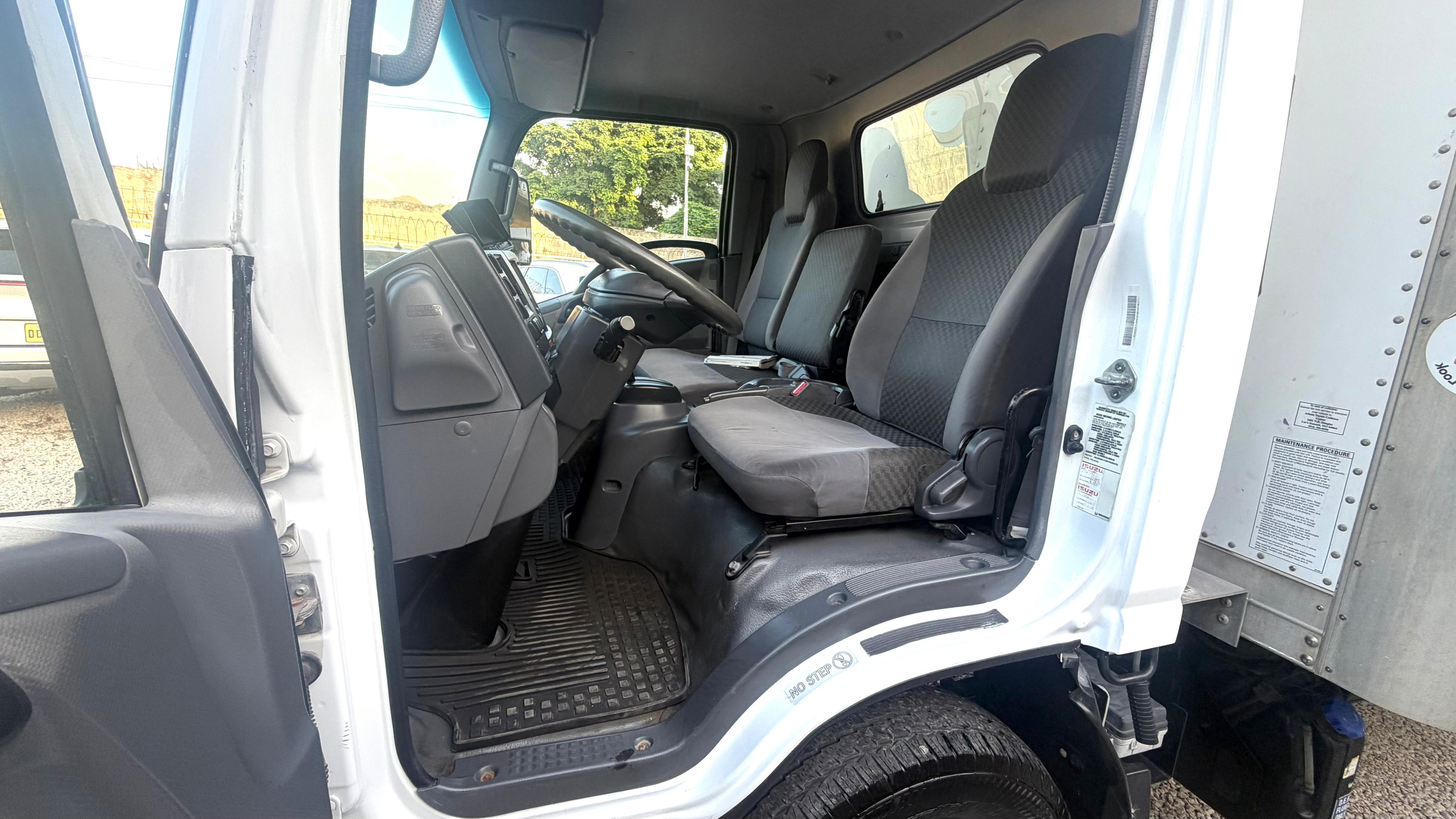 Camion Isuzu NPR 2013 Foto 7319611-6.jpg