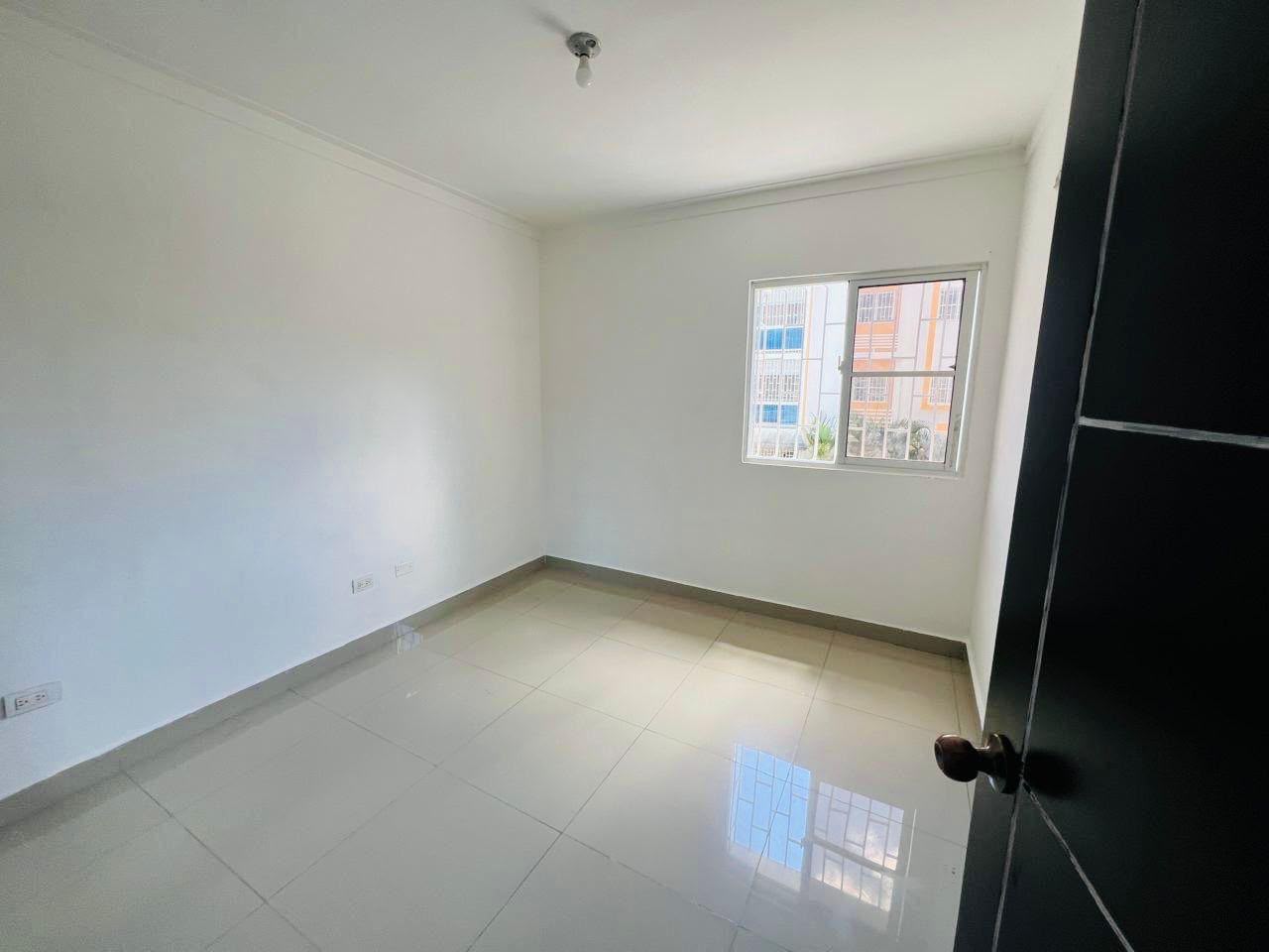 Rento Apartamento 2do Piso en la Autopista de San Isidro Residencial d Foto 7320003-10.jpg