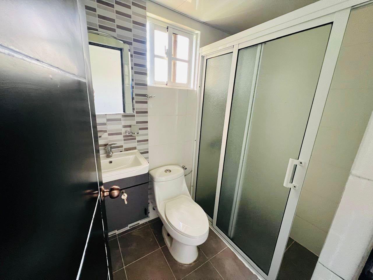 Rento Apartamento 2do Piso en la Autopista de San Isidro Residencial d Foto 7320003-15.jpg
