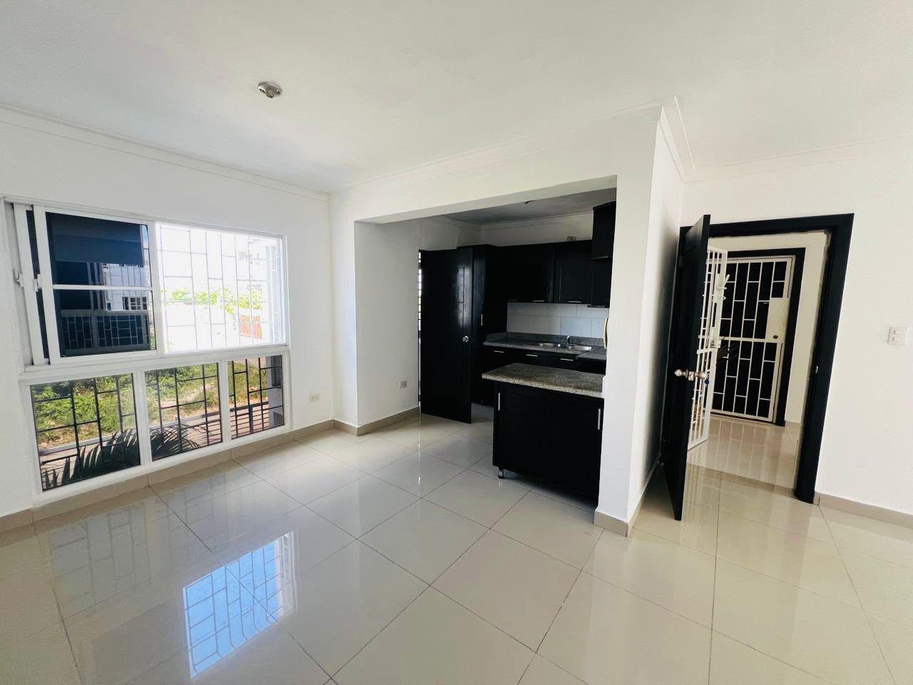 Rento Apartamento 2do Piso en la Autopista de San Isidro Residencial d Foto 7320003-7.jpg