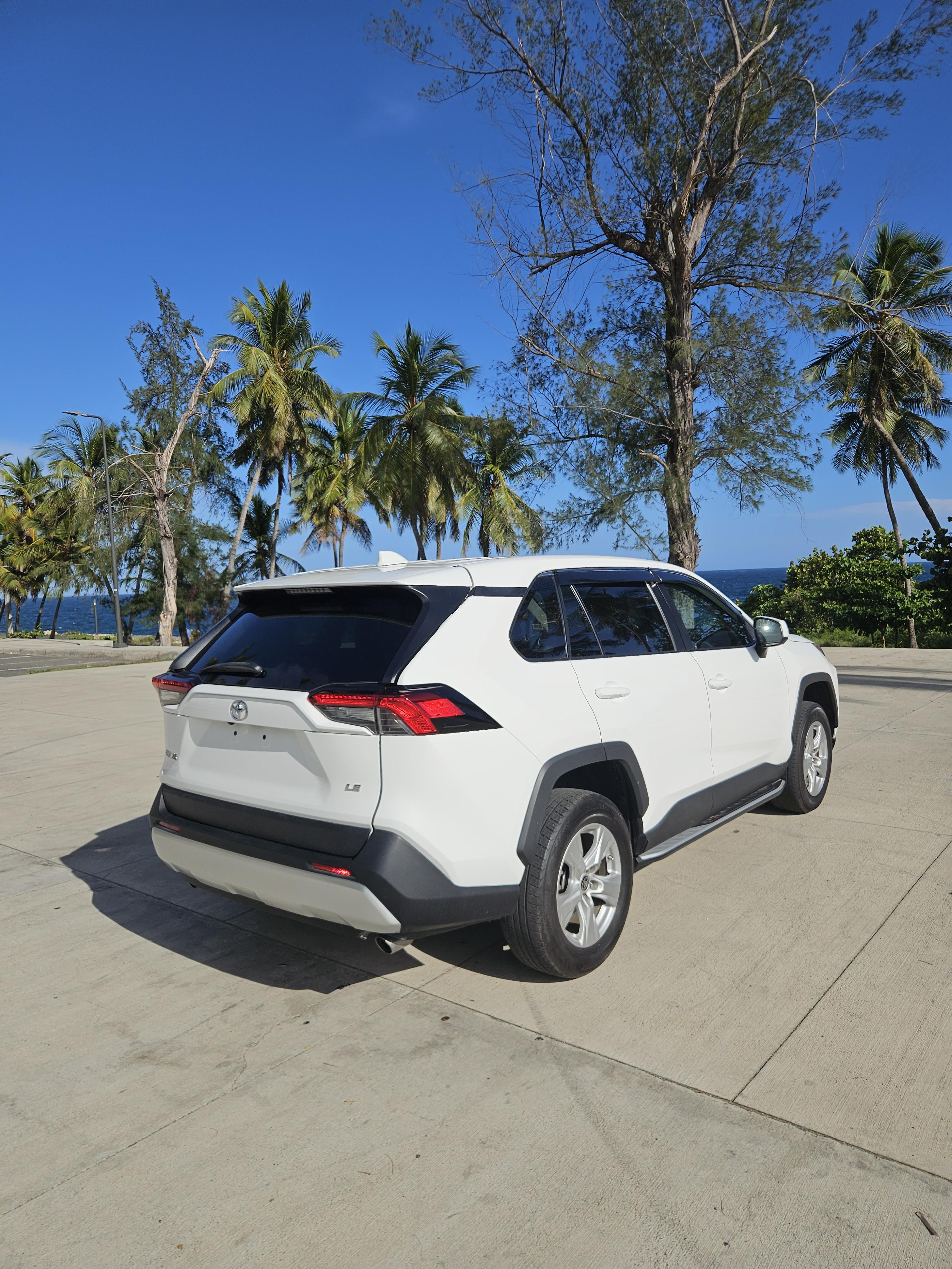 Toyota rav4 2023  Foto 7320032-4.jpg