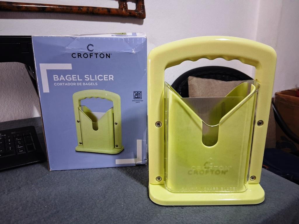 Cortador de Bagels y Pan Crofton Bagel Slicer  Foto 7320075-4.jpg