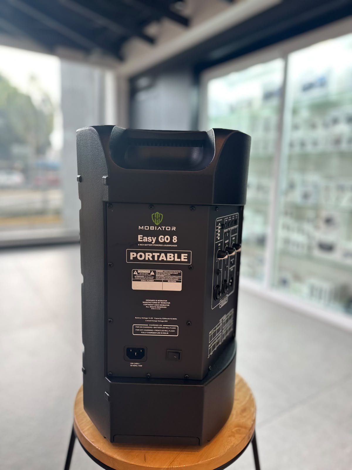 Bocina Portátil Mobiator Easy Go 8 250W  Micrófono Inalámbrico – portá Foto 7320156-4.jpg