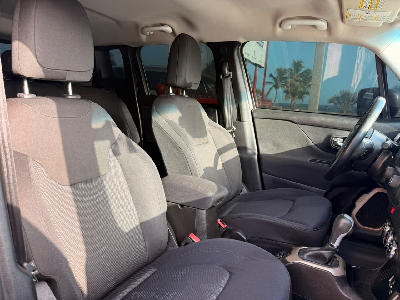Jeep Renegade Latitude 2017 Foto 7320411-8.jpg