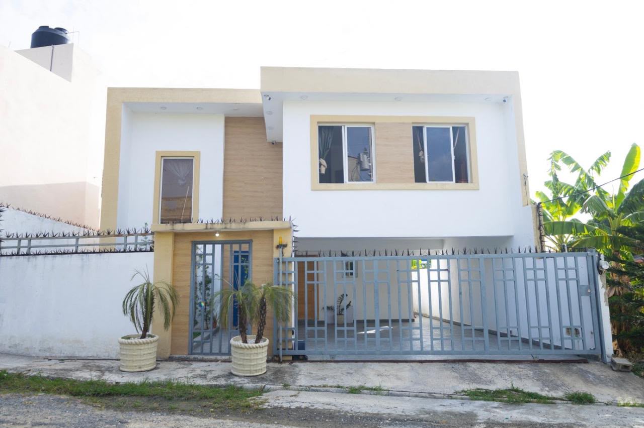 VENDO HERMOSA CASA.  Residencial los Hidalgos  km14 autopista Duarte   Foto 7320436-3.jpg