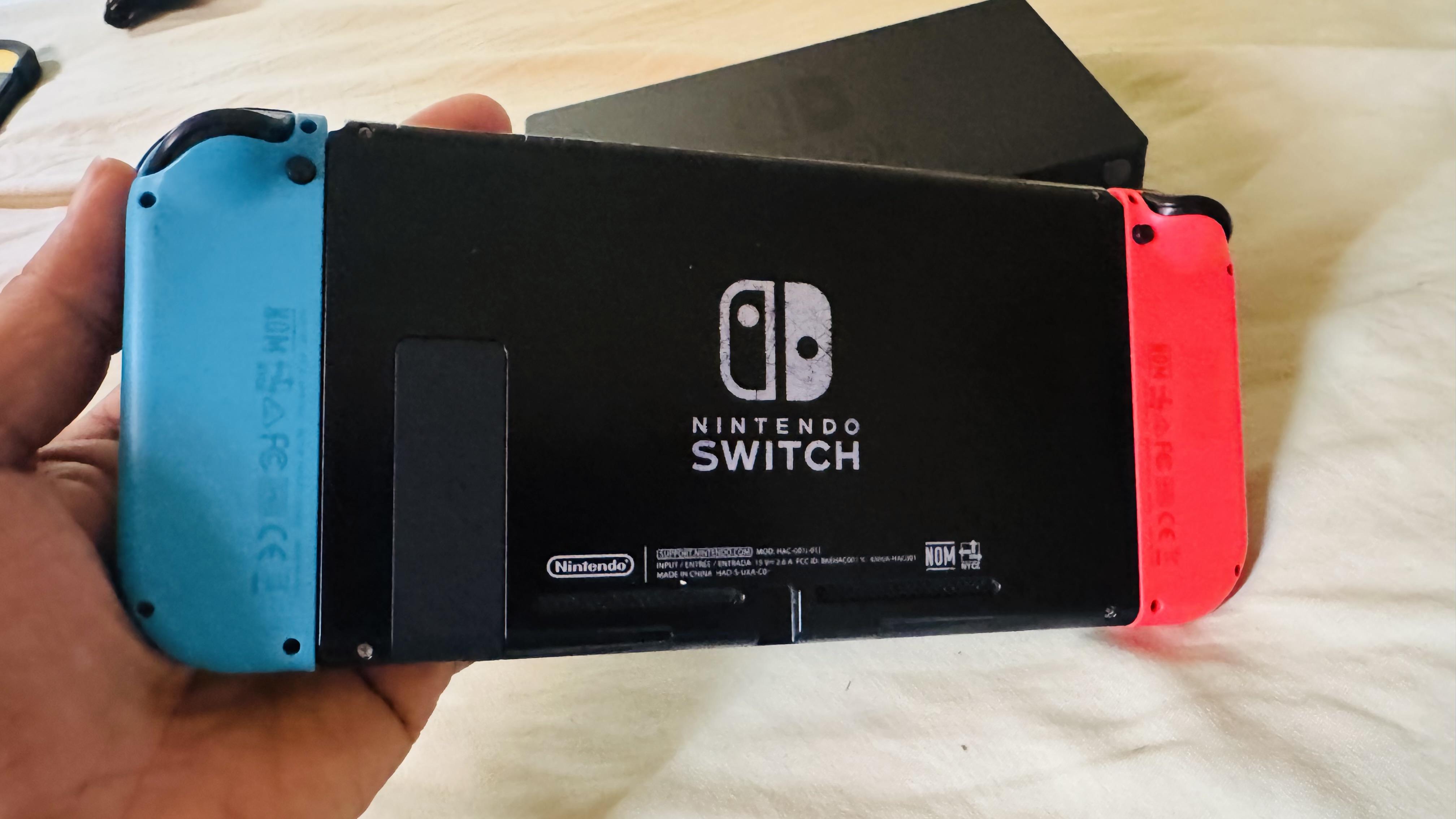 NINTENDO SWITCH V2 CON DOCK Foto 7320720-2.jpg