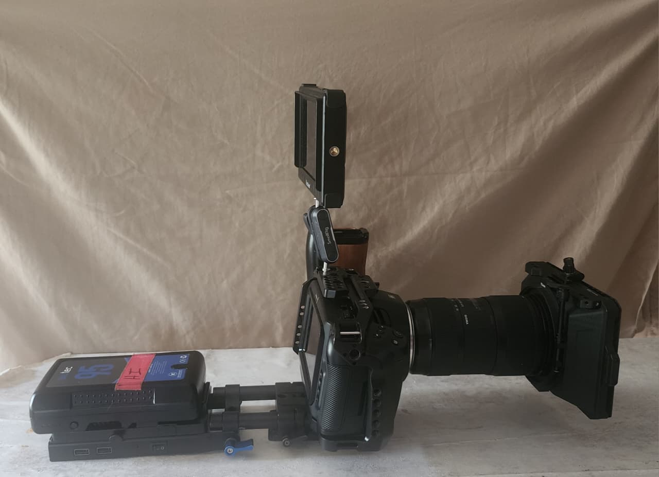 Vendo BlackMagic 6K full con lente y bateria V-Mount Foto 7321015-2.jpg