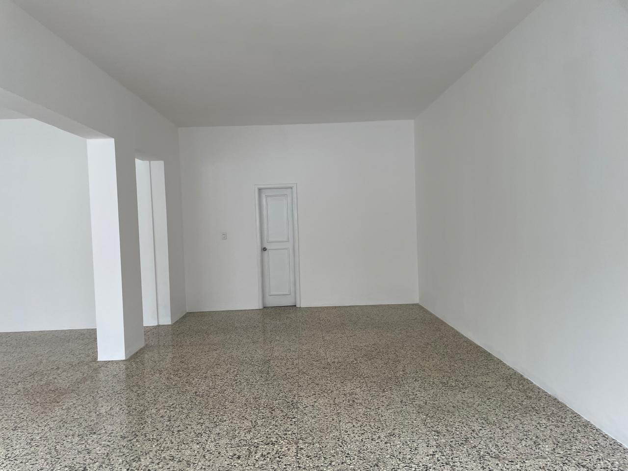 Local Comercial en Alquiler  en Evaristo Morales – Av. 27 de Febrero 3 Foto 7321037-11.jpg