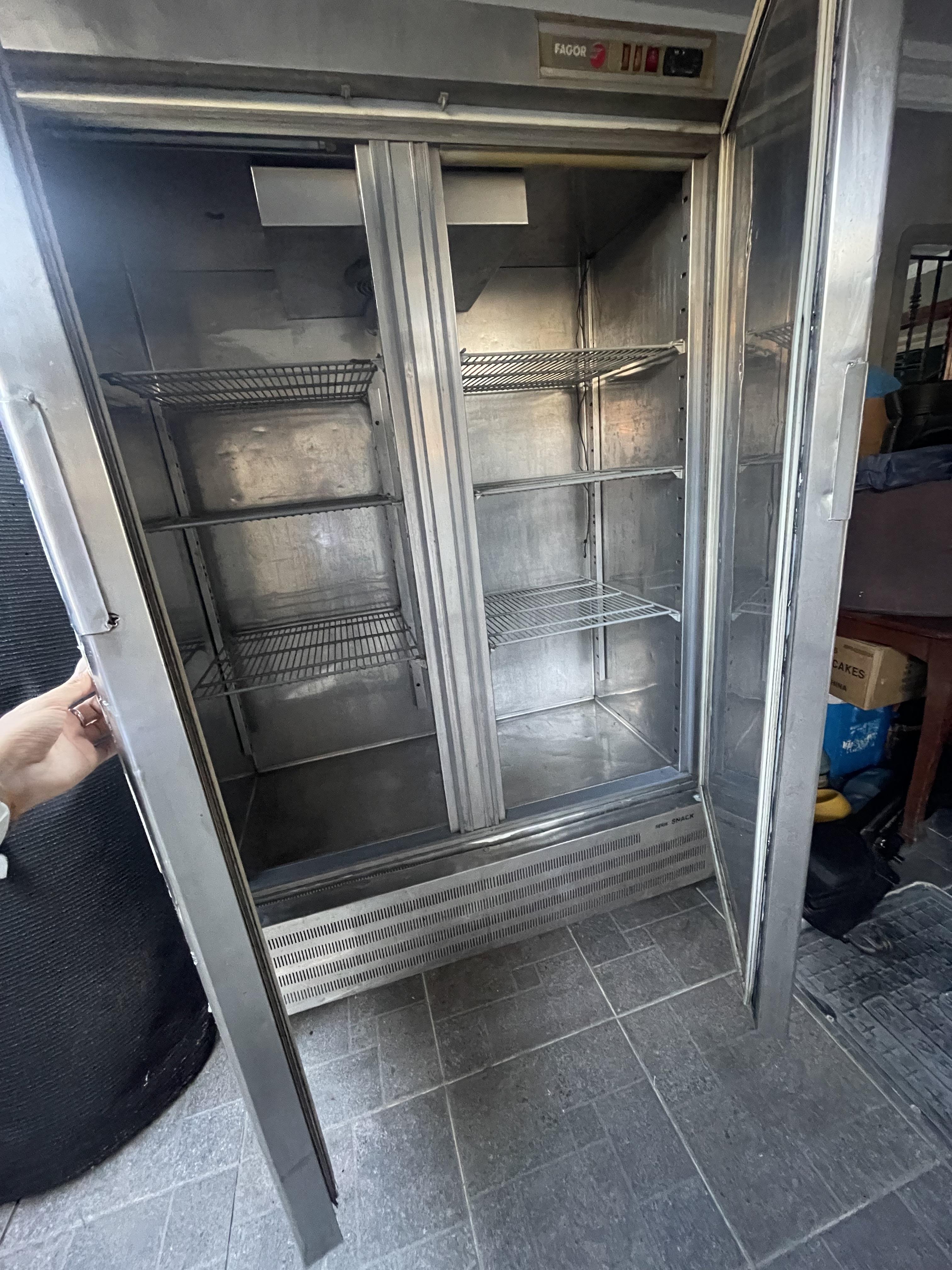 Nevera Industrial / Freezer Comercial de 2 Puertas en acero inoxidable Foto 7321219-2.jpg