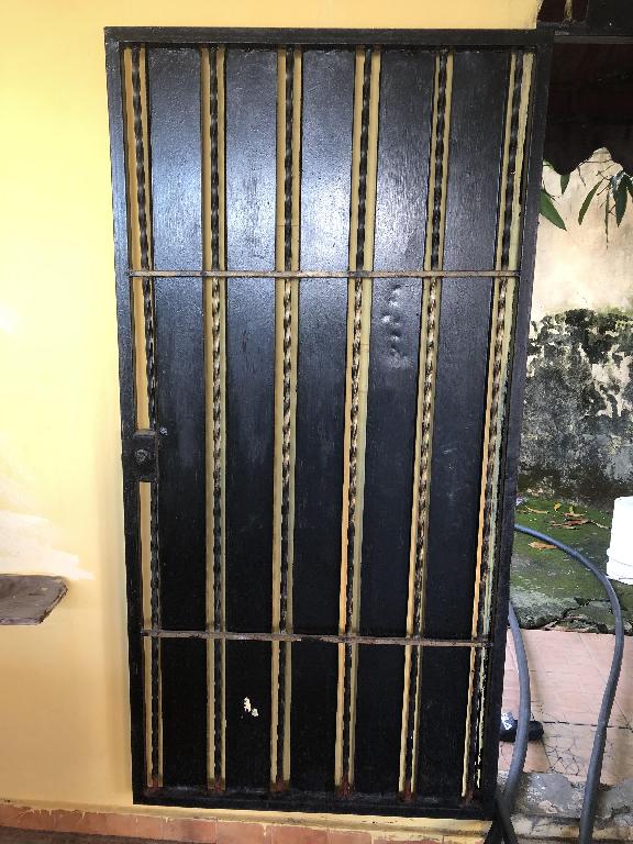 Vendo varios hierros y una puerta de hierros  Foto 7321269-1.jpg