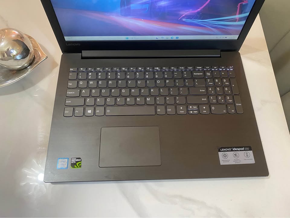 ???? LENOVO IDEAPAD 330-15ICH — COMO NUEVA Foto 7321273-3.jpg