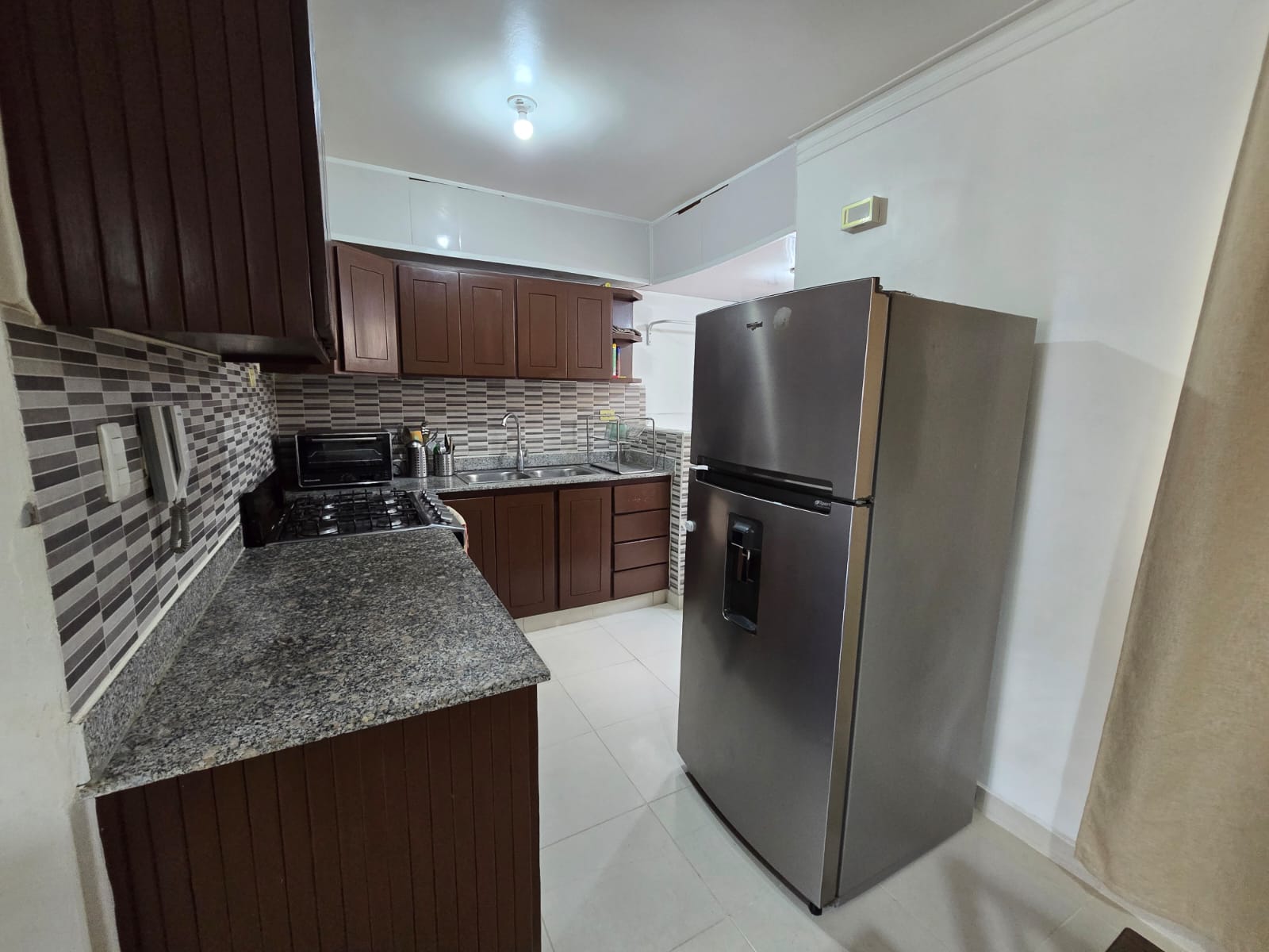 Apartamento en el Residencial Monumental Santo Domingo Oeste.  3er pis Foto 7321331-12.jpg