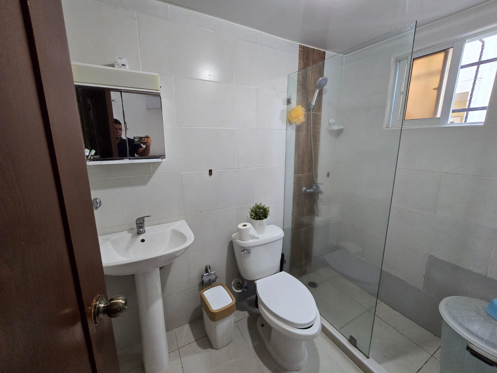 Apartamento en el Residencial Monumental Santo Domingo Oeste.  3er pis Foto 7321331-2.jpg