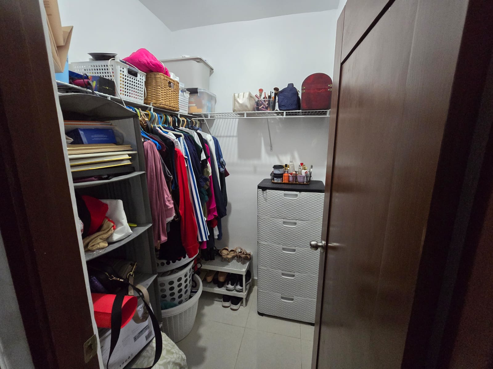 Apartamento en el Residencial Monumental Santo Domingo Oeste.  3er pis Foto 7321331-3.jpg