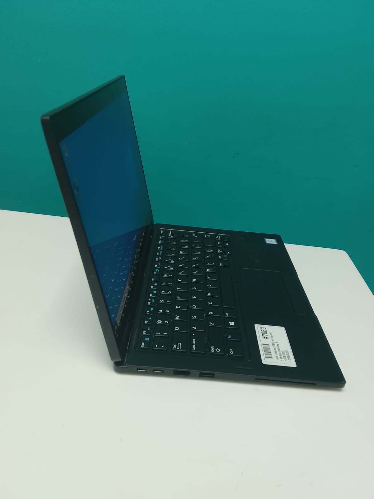 Dell Latitude 7390 2-in1 touch 8th Gen Intel core i5 8GB 256 SSD  Foto 7321339-2.jpg