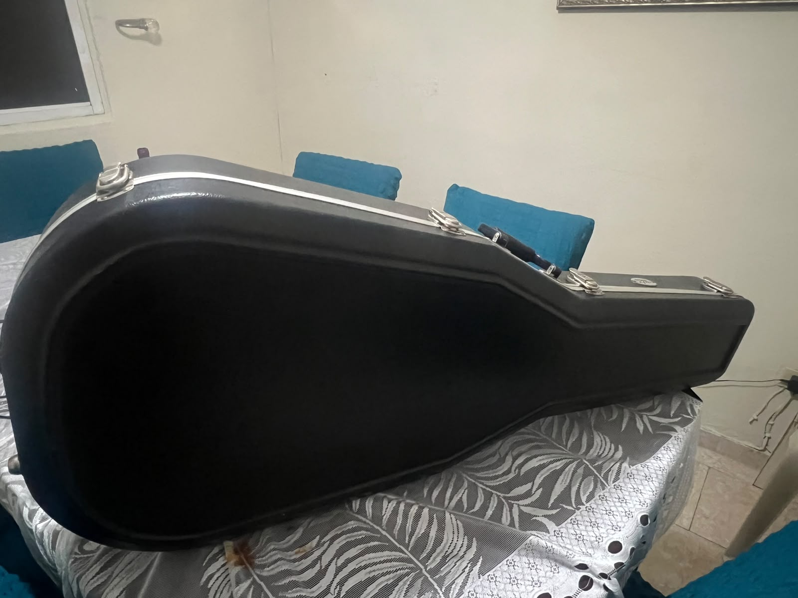 Vendo Estuche para guitarra Foto 7321534-3.jpg