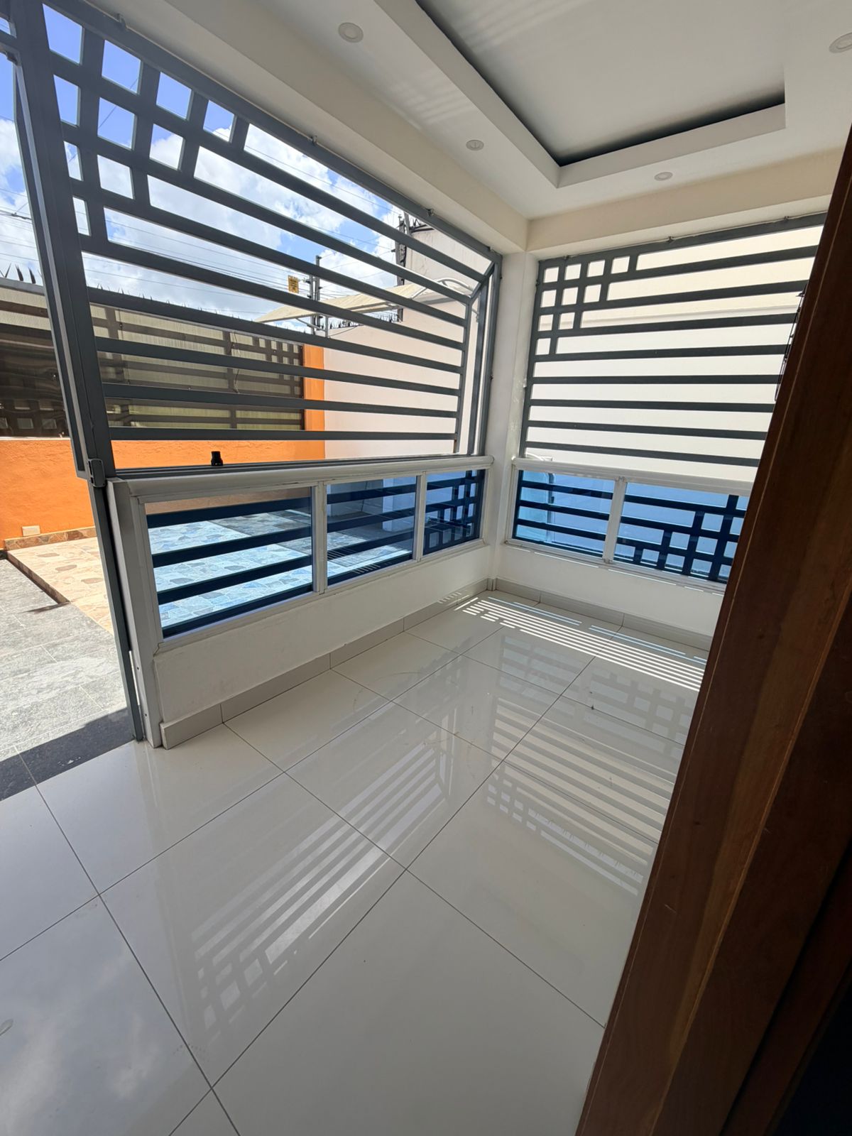 Casa Moderna en Venta en Prado Oriental  3 Habitaciones Jacuzzi y 4 Pa Foto 7321624-5.jpg