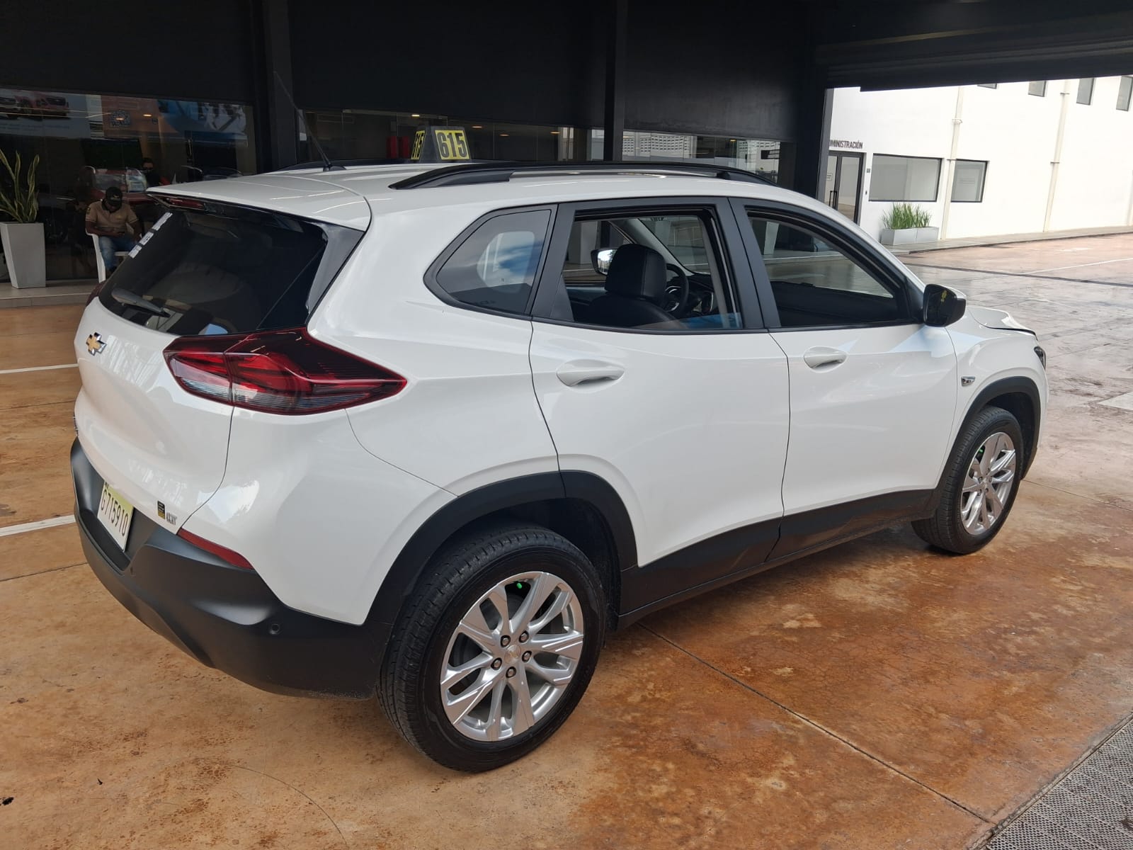Chevrolet Tracker LT 2023 con 12.030 Kilómetros  Foto 7321902-5.jpg