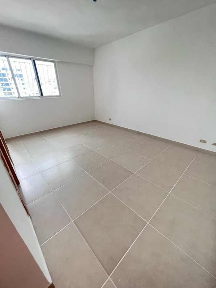 Apartamento con Linea Blanca en Evaristo Morales  Foto 7321940-5.jpg