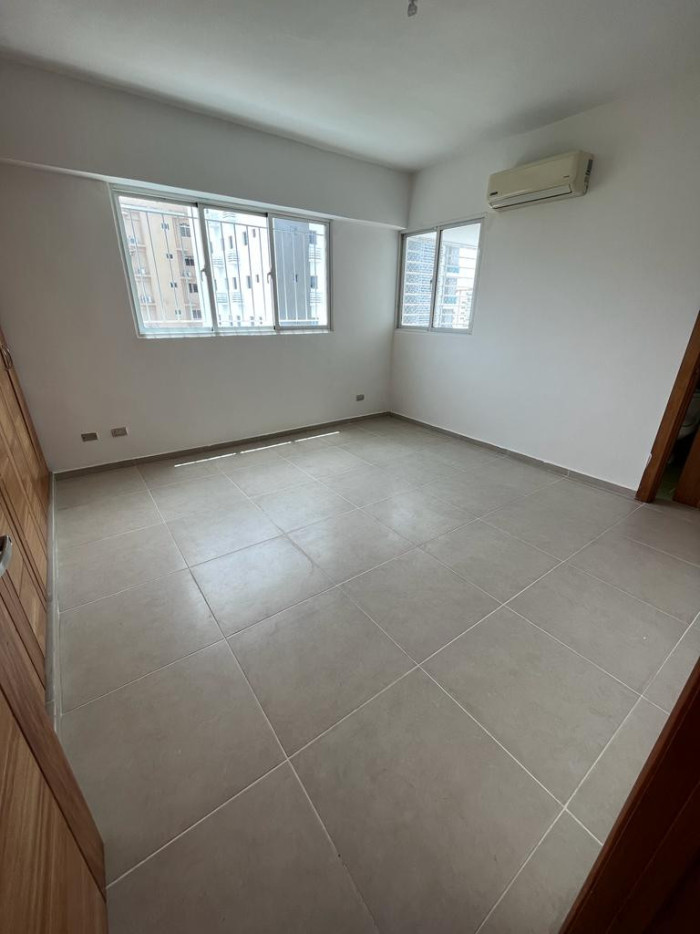 Apartamento con Linea Blanca en Evaristo Morales  Foto 7321940-9.jpg