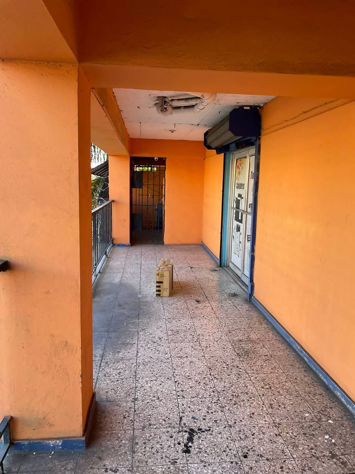 vendo local comercial av 5to centenario Foto 7321959-4.jpg