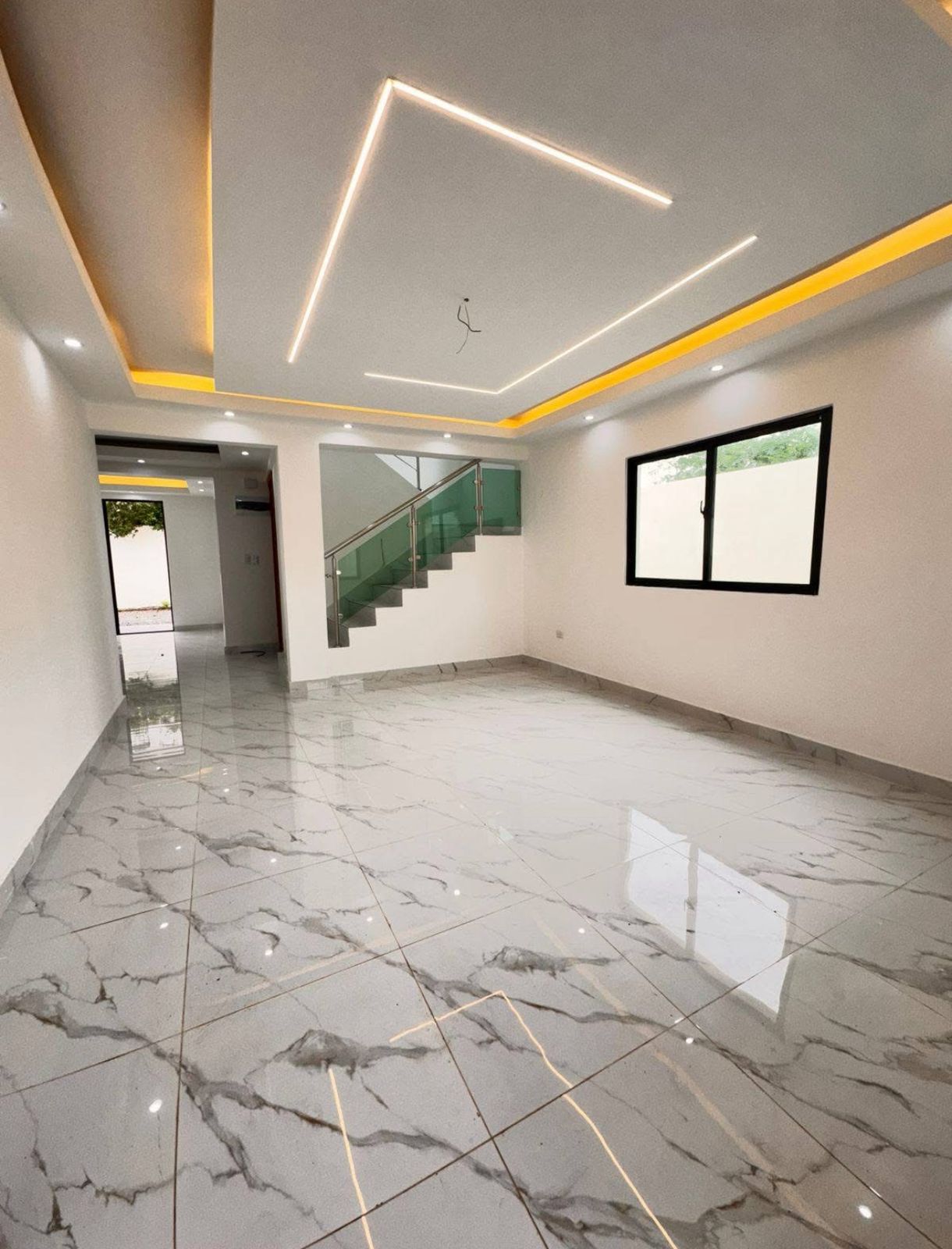 Venta de Hermosa Casa en Prado Oriental – Santo Domingo Este Foto 7322039-5.jpg
