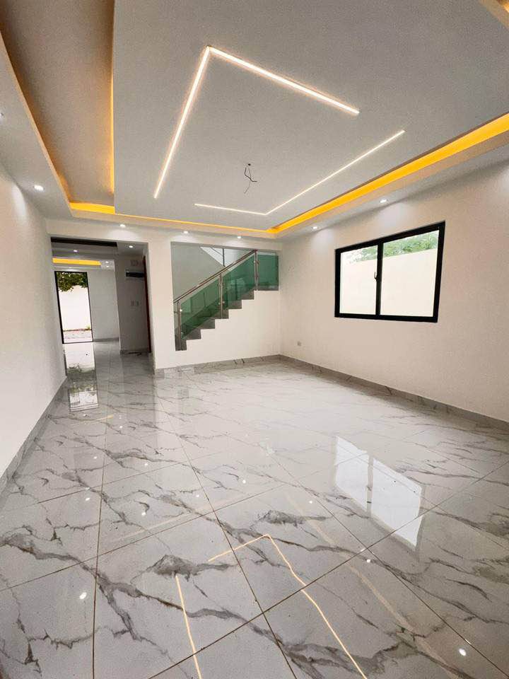 Venta de Hermosa Casa en Prado Oriental – Santo Domingo Este Foto 7322039-6.jpg