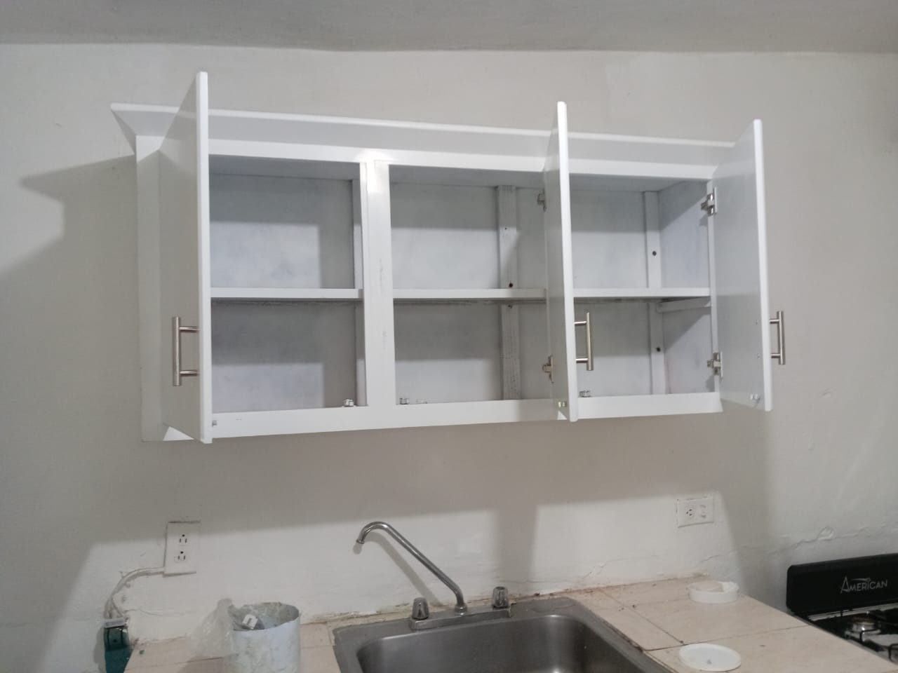Gabinete de cocina blanco pequeño  Foto 7322053-4.jpg